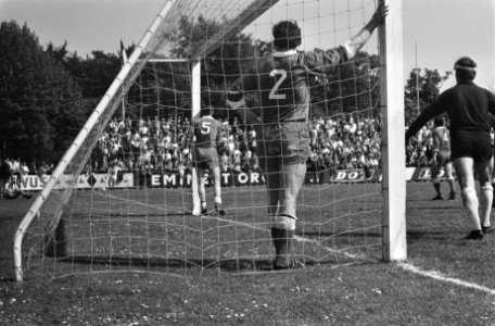 Volewijckers tegen Eindhoven 0-1 te Arnhem, Bestanddeelnr 922-4980