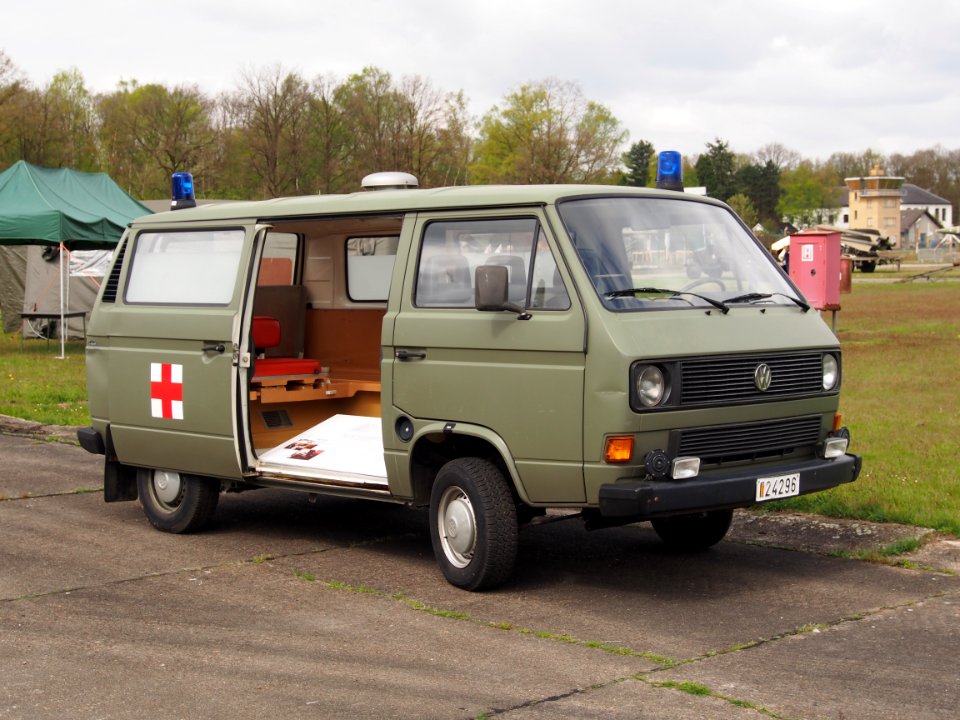 Volkswagen Military Ambulance at Erfgoeddag 2017, Gunfire Museum pic1