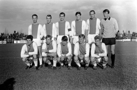 Volewijckers tegen Vitesse 1-2. Elftal De Volewijckers, Bestanddeelnr 920-8509