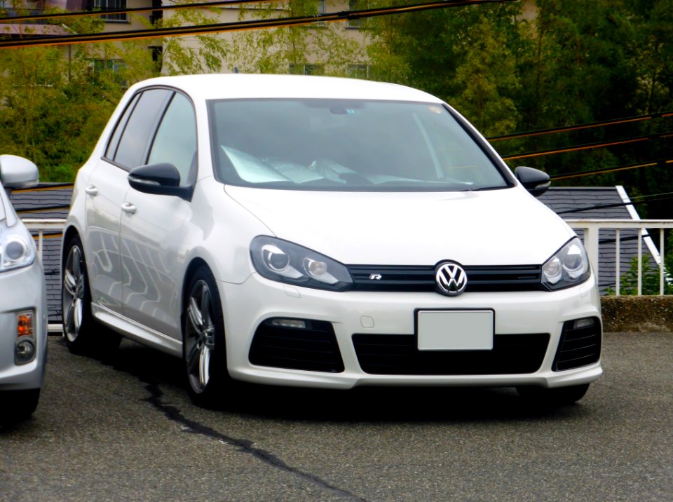 Volkswagen Golf VI R front