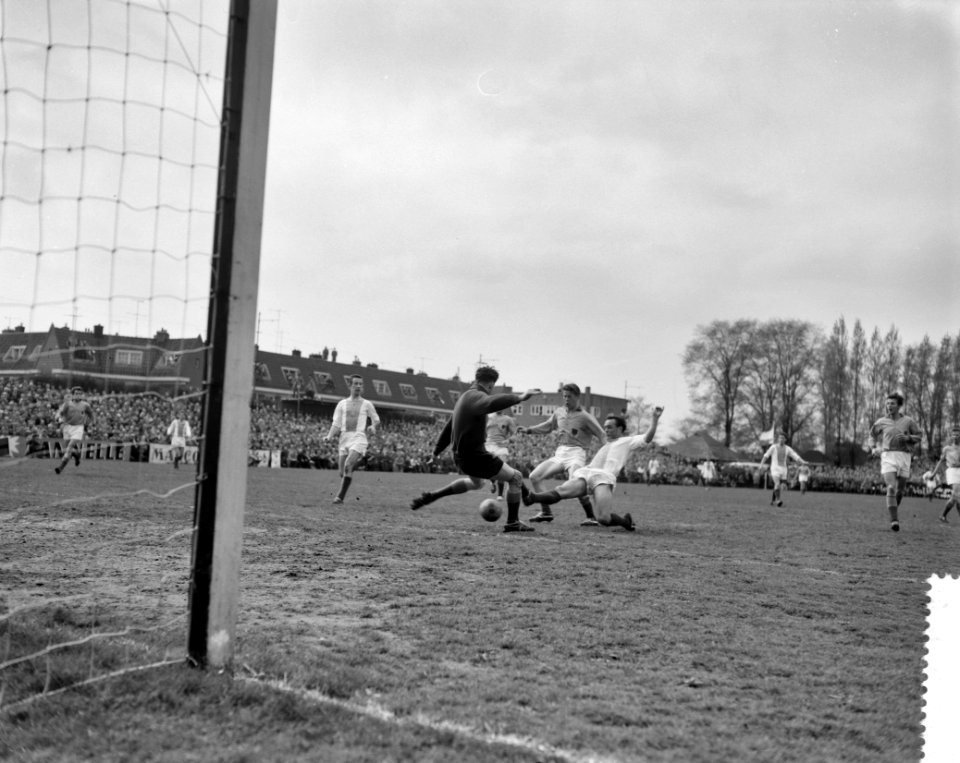 Volewijckers tegen Volendam 1-3 Keeper Keizer bij gevaarlijk moment, Bestanddeelnr 912-3531