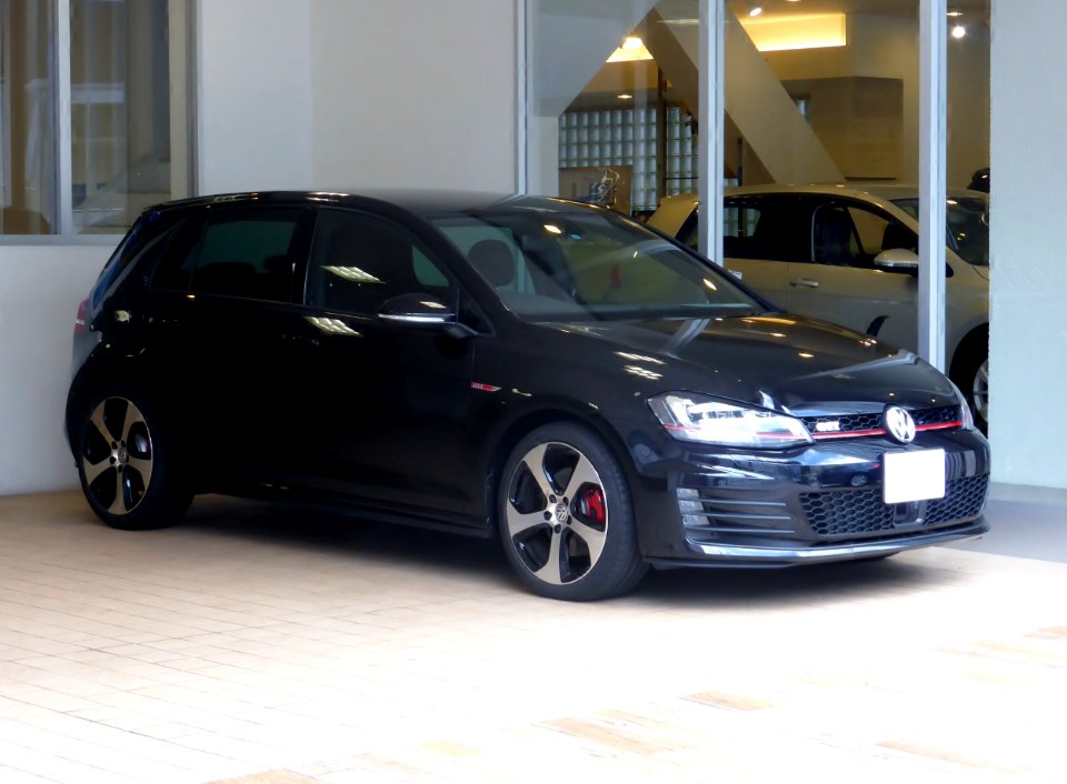 Volkswagen Golf VII GTI front