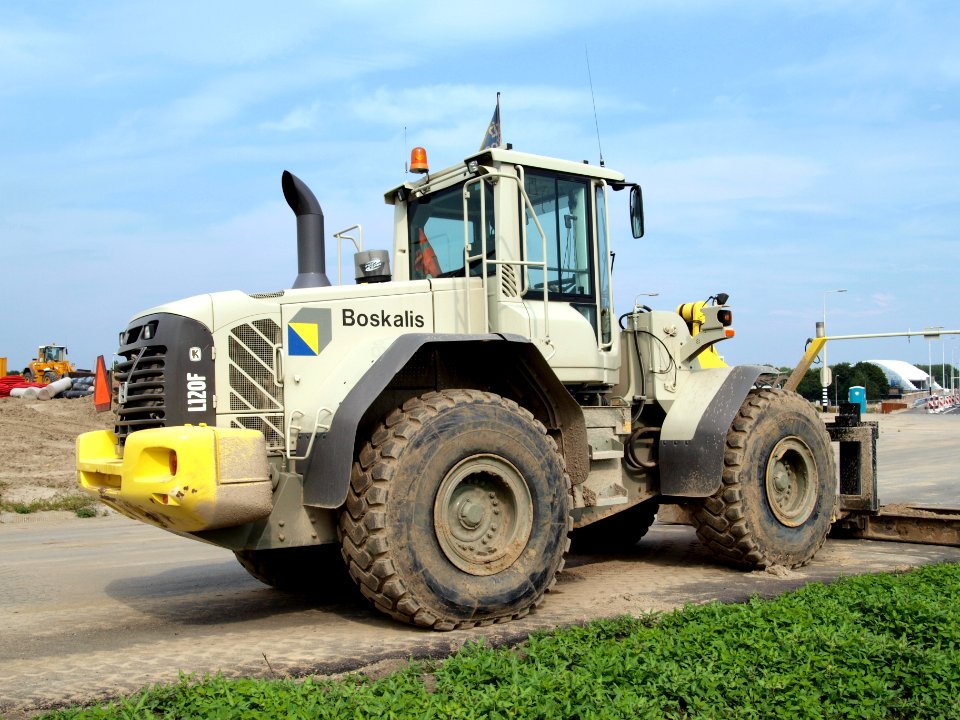 Volvo 120F owned by Boskalis p2