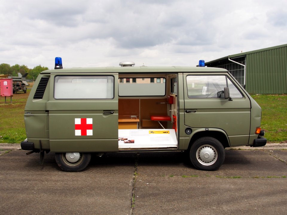 Volkswagen Military Ambulance at Erfgoeddag 2017, Gunfire Museum pic2