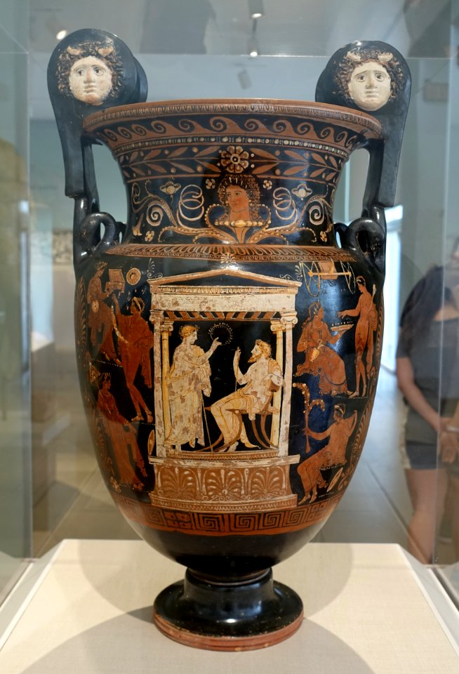 Volute krater, attributed to the Metope Group, Greek, Apulia, South Italy, c. 340-330 BC, ceramic - Dallas Museum of Art - DSC05205