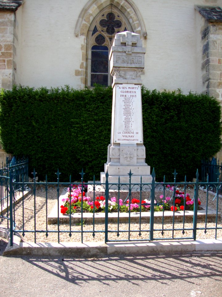 Volnay (Côte-d'Or, Fr) monument aux morts