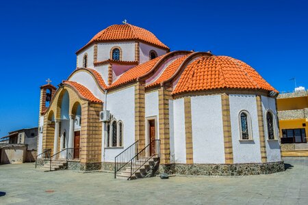 Building church exterior photo