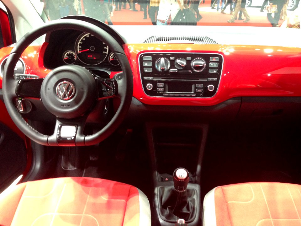 Volkswagen Cross up! interior - Tokyo Motor Show 2013