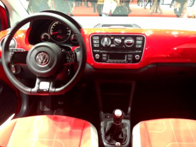 Volkswagen Cross up! interior - Tokyo Motor Show 2013