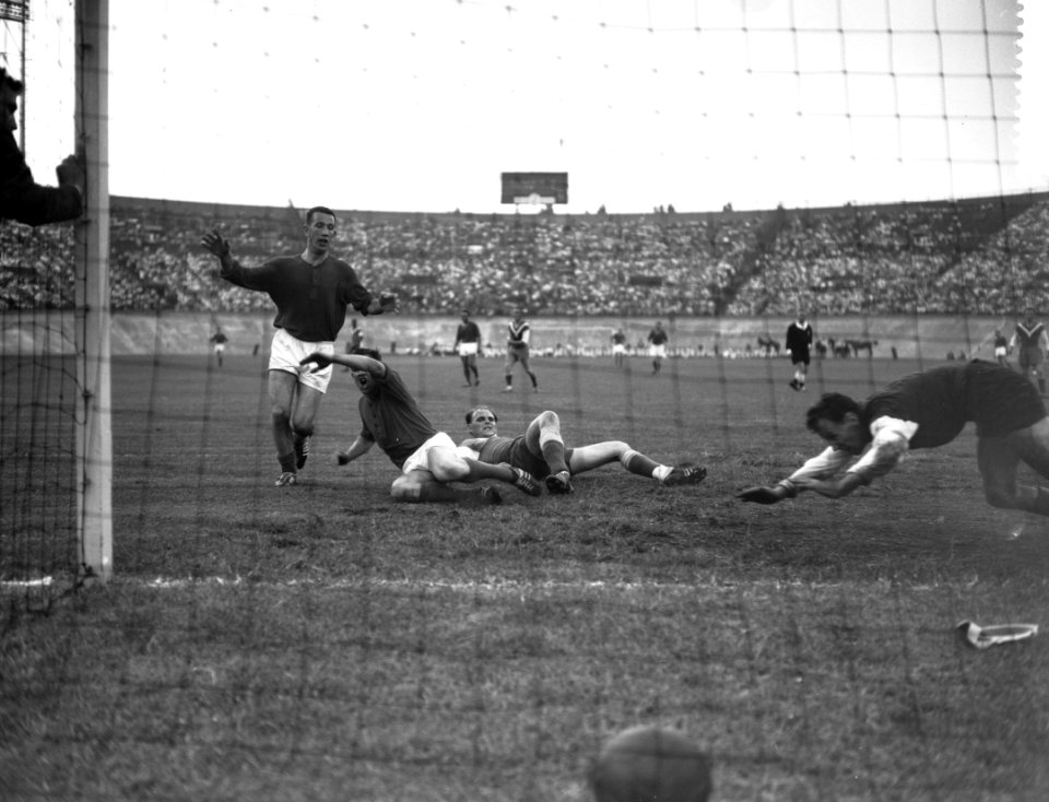 Volewijck tegen Elinckwijk in het Olympisch Stadion in Amsterdam, Bestanddeelnr 912-6819