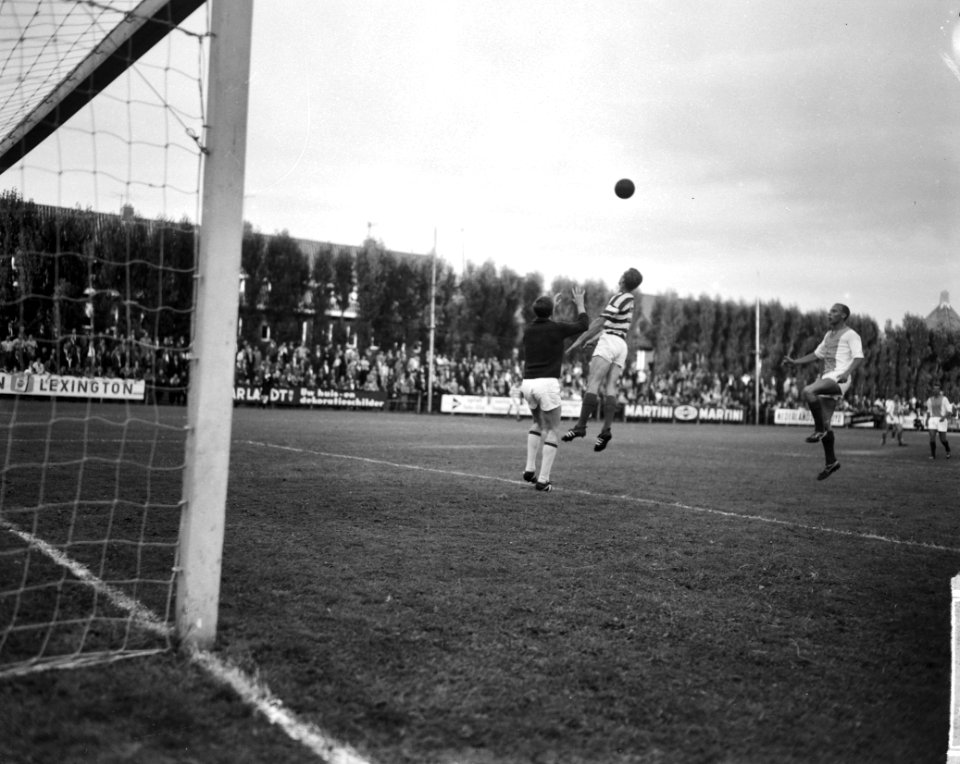 Volewijckers tegen Blauw-Wit. Spelmoment, Bestanddeelnr 915-4090