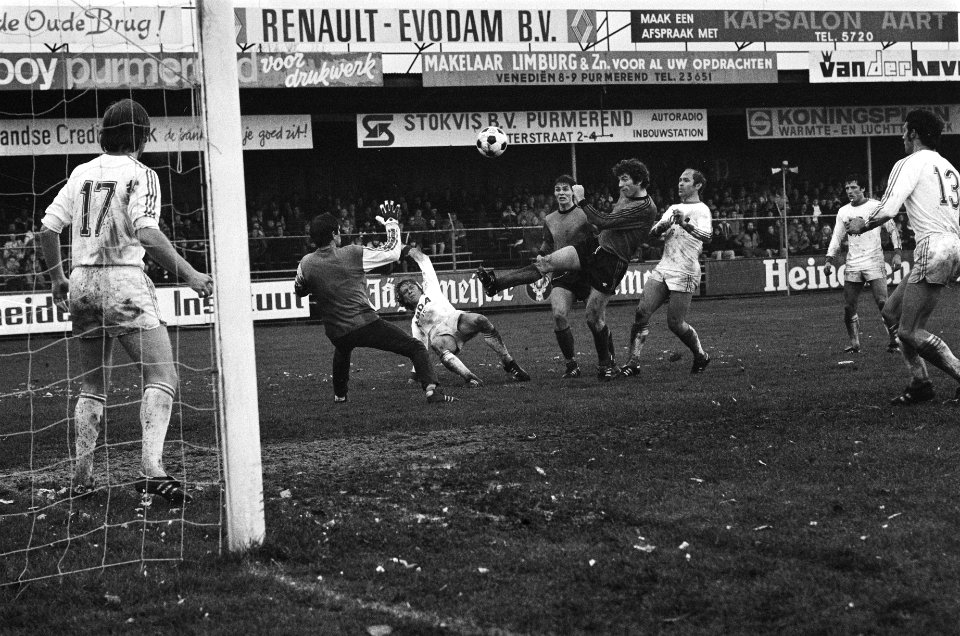 Volendam tegen Roda JC 1-2, v.l.n.r. doelman Jongbloed(Roda), Ziegler (Roda), Pl, Bestanddeelnr 930-0163