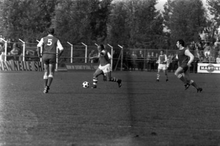 Volewijckers tegen Eindhoven 0-0, (nr 8) Kosters (Volewijckers) in actie en Blo, Bestanddeelnr 924-9771
