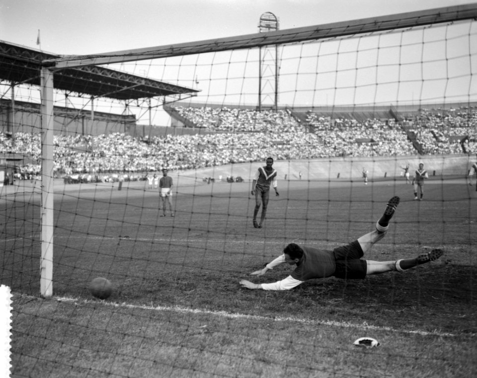 Volewijck tegen Elinckwijk in het Olympisch Stadion in Amsterdam Spelmoment, Bestanddeelnr 912-6821
