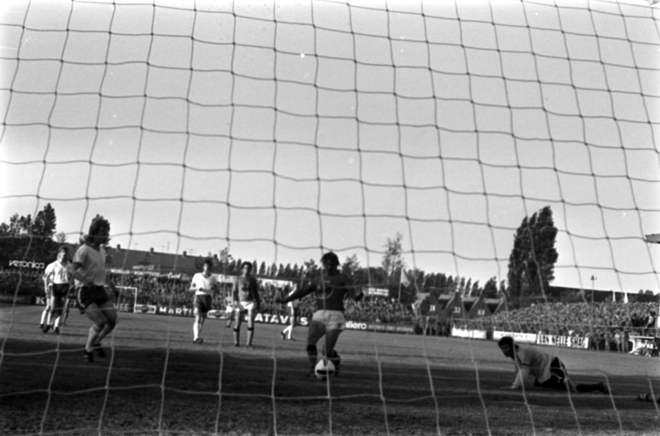 Volendam tegen PEC Zwolle 4-0, promotiecompetitie, Jonk scoort 1-0, Bestanddeelnr 926-4649