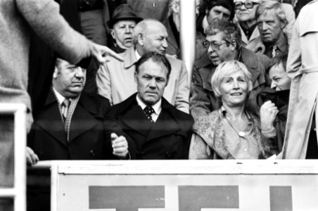 Volendam tegen PSV 1-2, ex-trainer Rinus Michels op de tribune, Bestanddeelnr 929-9583