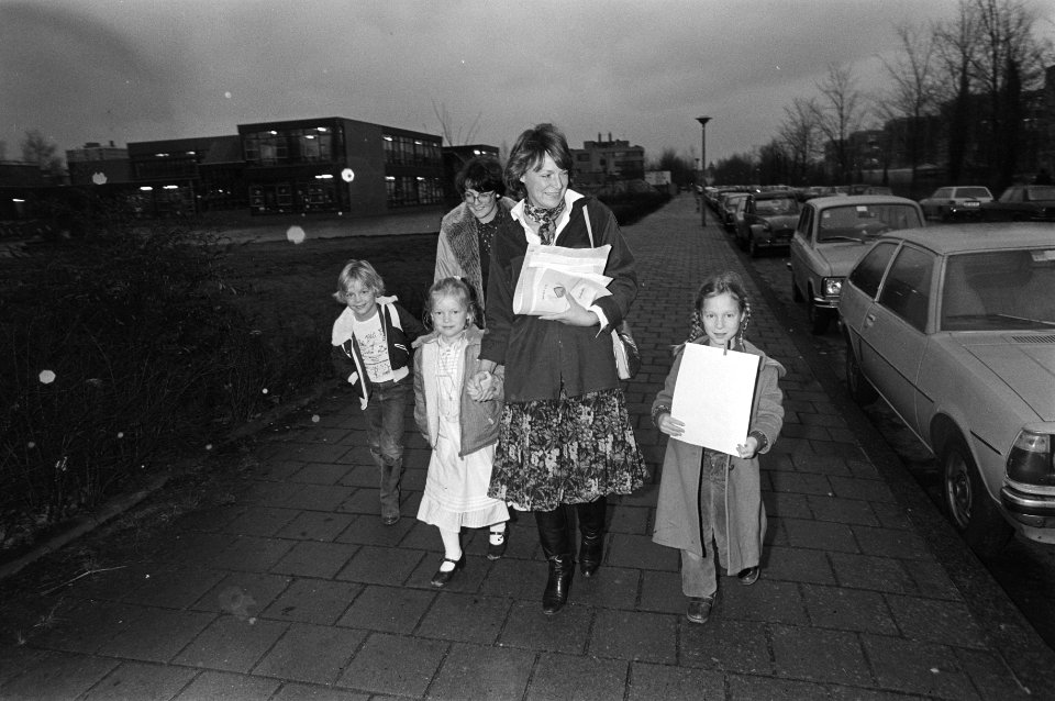 Volgens diverse geruchten gaat Prinses Irene scheiden v Prins Carel Hugo , Prins, Bestanddeelnr 931-2078