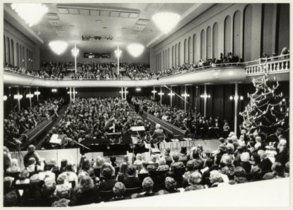 Volkskerstzang in het Concertgebouw. NL-HlmNHA 54011474