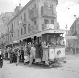 Volgeladen tram. Cairo, Bestanddeelnr 254-5376