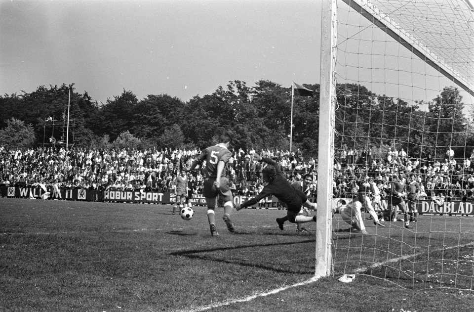 Volewijckers tegen Eindhoven 0-1 te Arnhem Volewijck, Bestanddeelnr 922-4977