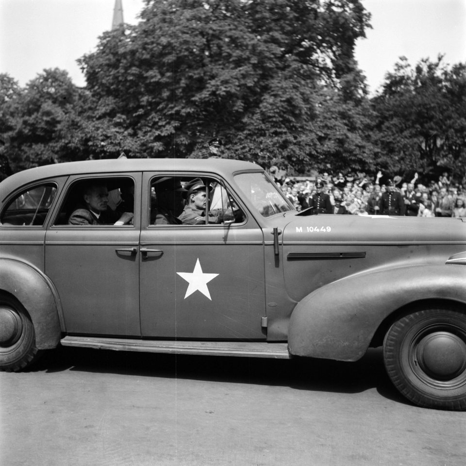 Volgauto in stoet koningin Wilhelmina, Bestanddeelnr 900-4993
