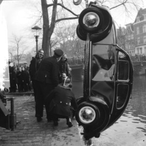 Volkswagen reed in Brouwersgracht te Amsterdam, Bestanddeelnr 910-9708