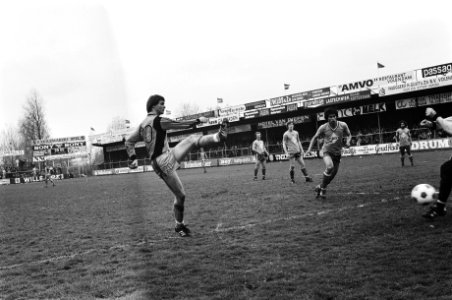 Volendam tegen VVV 4-0 Jan Plat scoort 2-0, Bestanddeelnr 930-2397