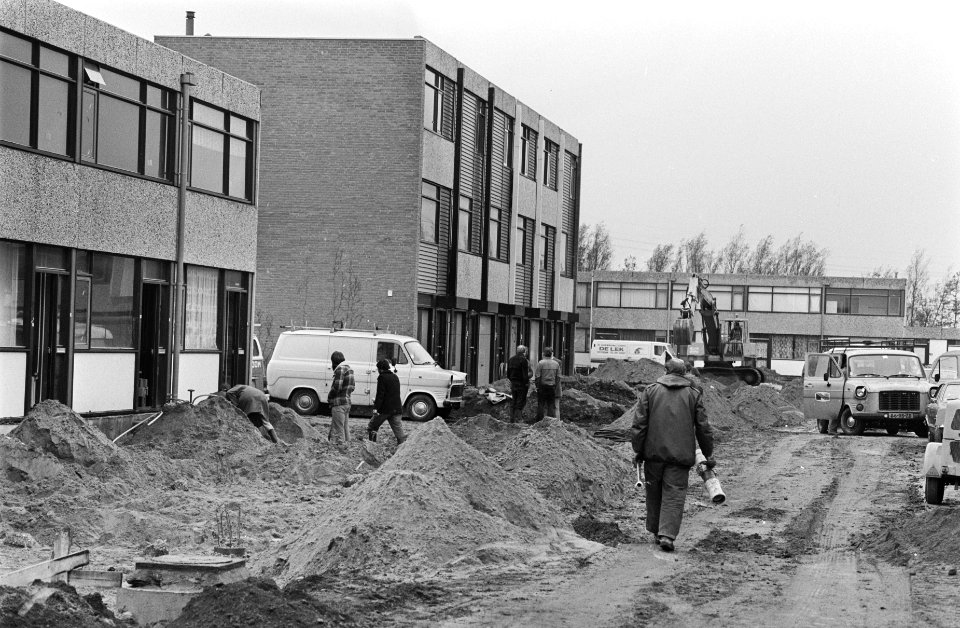 Volgende week zullen de eerste woningen in gifwijk van Lekkerkerk-west weer word, Bestanddeelnr 934-6660