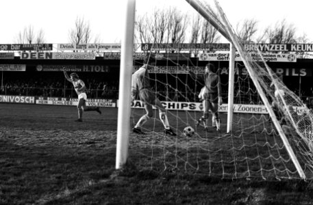 Volendam tegen Haarlem 3-1 (3e rond KNVB beker ) vln Kersten (juichend), Hoe, Bestanddeelnr 927-6673