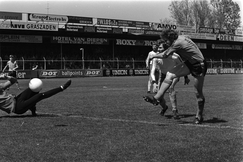 Volendam tegen SC Amersfoort, Cor Zonneveld scoort voor Volendam het tweede doel, Bestanddeelnr 929-1844