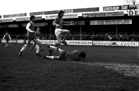 Volendam tegen Haarlem 3-1 (3e rond KNVB beker ) Bond scoort 1e doelpunt, keepe, Bestanddeelnr 927-6674