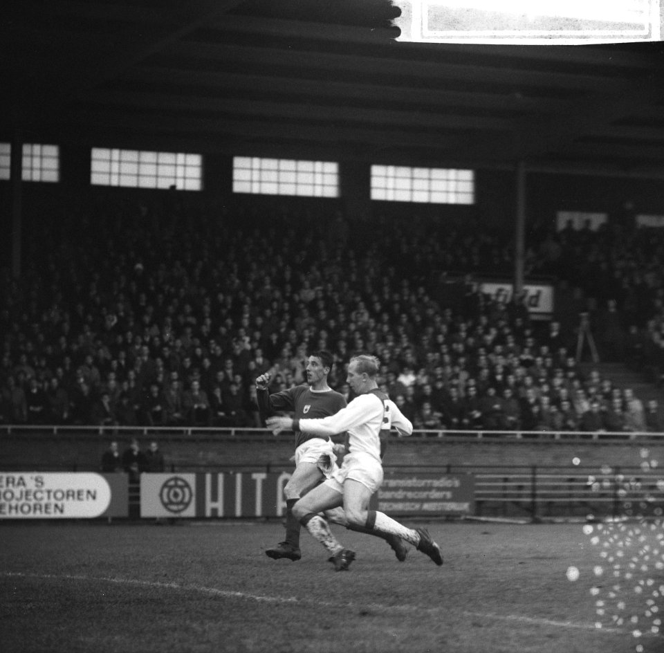 Voetbalwedstrijd Ajax tegen GVAV te Amsterdam 5-1 voetballer Henk Groot tijdens, Bestanddeelnr 918-5277