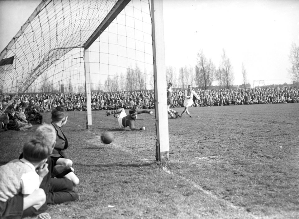 Voetbalwedstrijd, Bestanddeelnr 902-1260