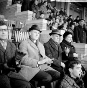 Voetbalwedstrijd Willem II - Ajax te Tilburg 1-4 bondscoach Kessler (r) op de , Bestanddeelnr 918-5523
