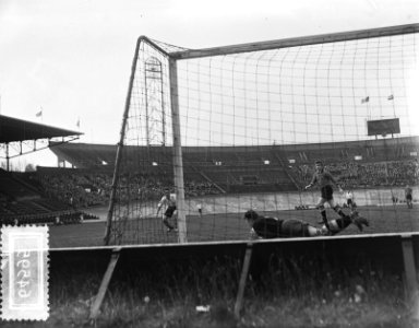 Voetbal Zwaluwen tegen Rode Duivels , spelmoment, Bestanddeelnr 906-4595