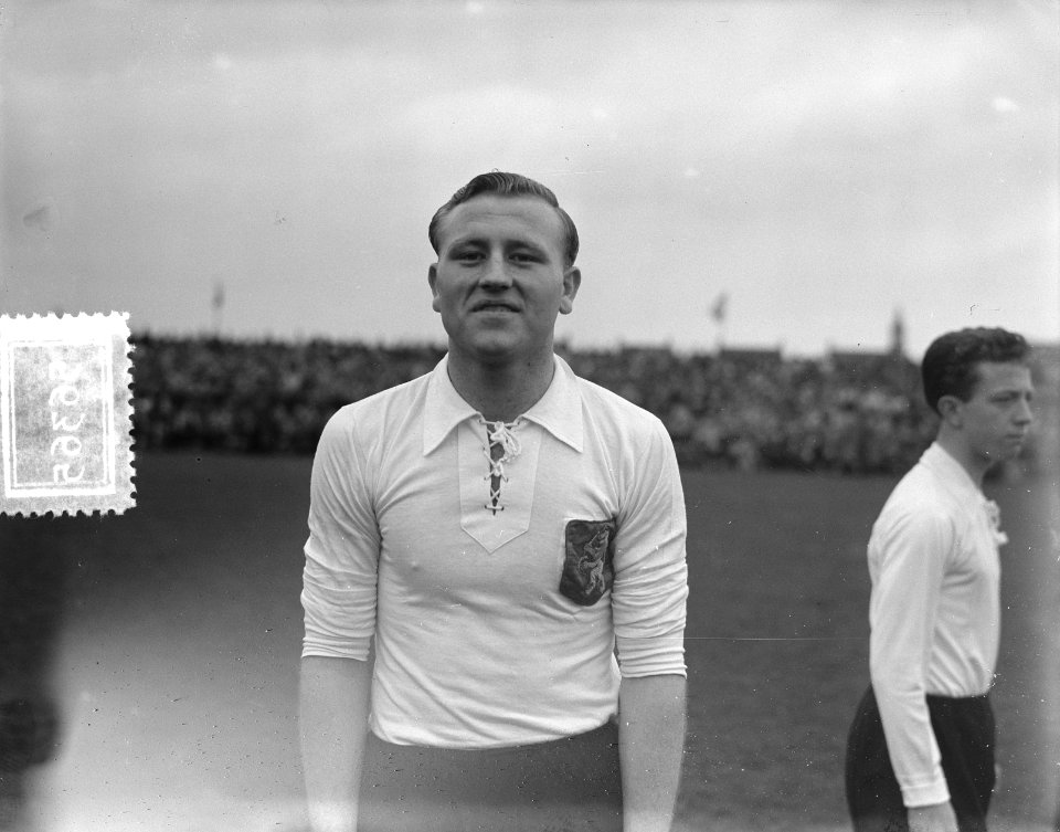 Voetbalwedstrijd Oost Nederland tegen Noordoost Frankrijk in Enschede. Wim Bleij, Bestanddeelnr 905-6365