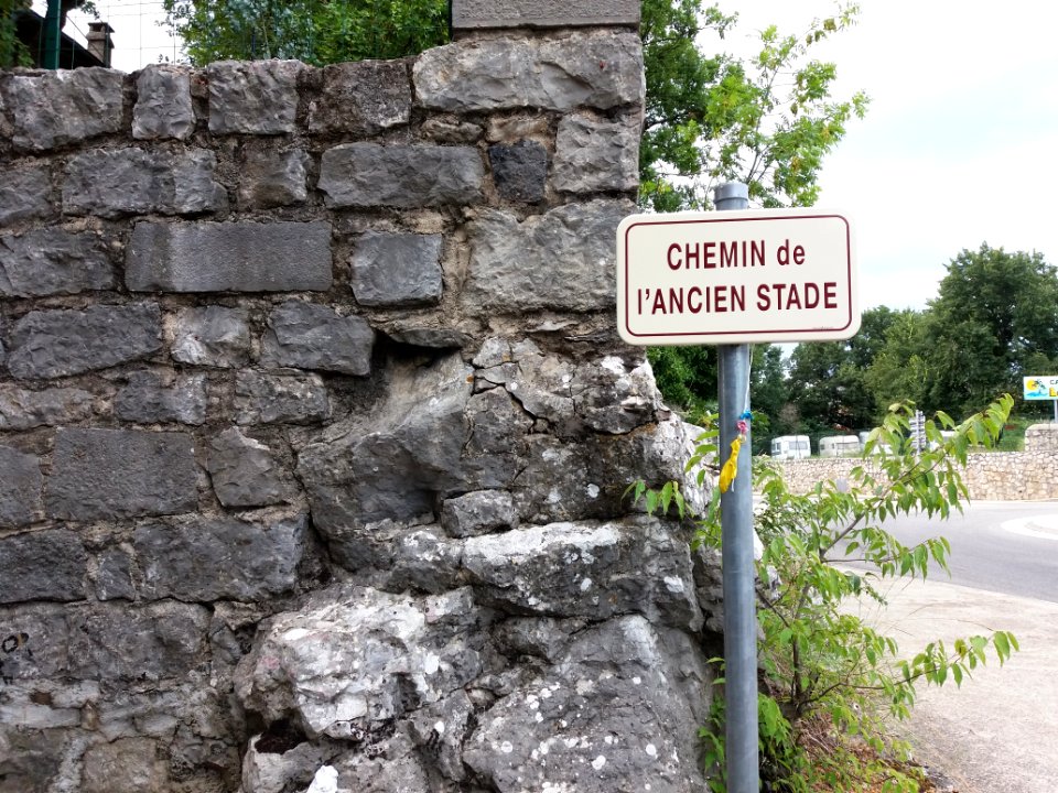 Vogüé - Plaque Chemin de l'ancien stade
