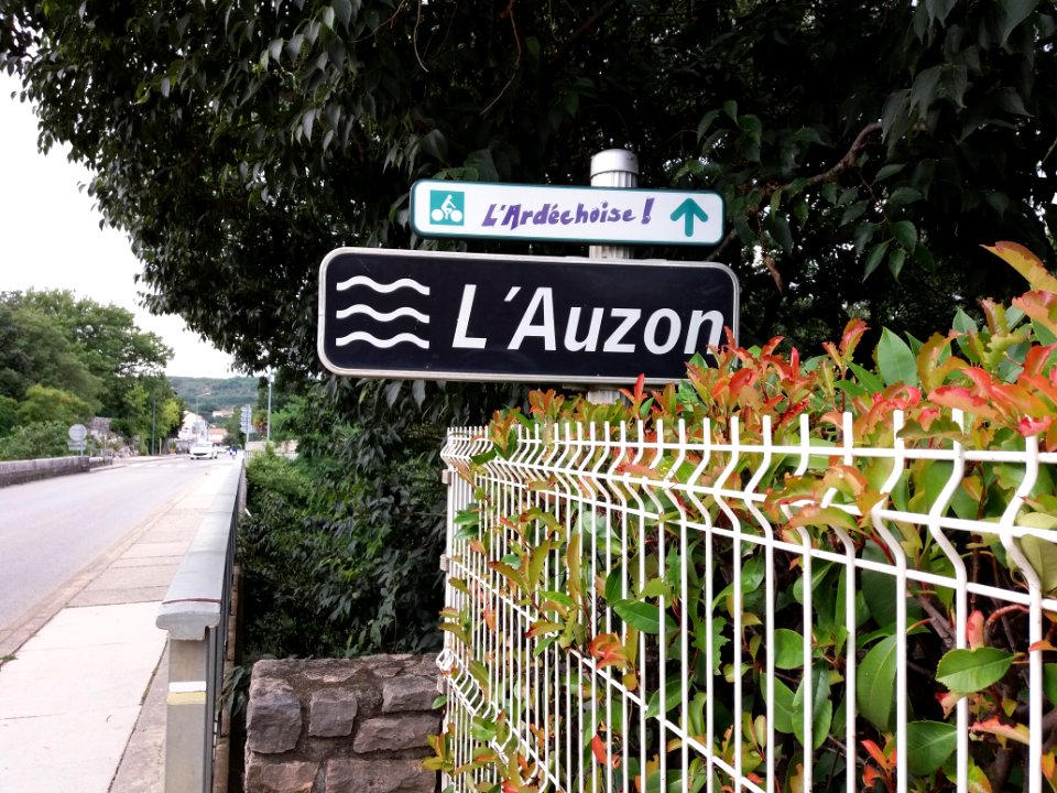 Vogüé - Plaques L'Ardéchoise et l'Auzon
