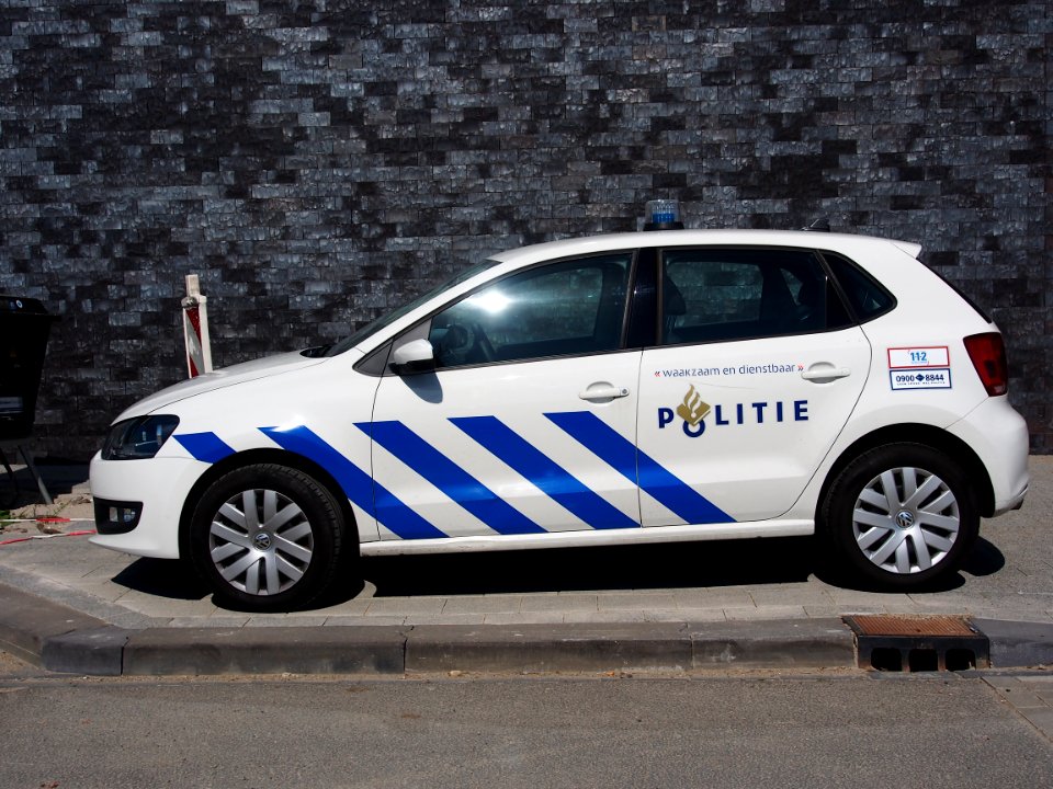 Volkswagen politie op vliegveld Rotterdam, foto2