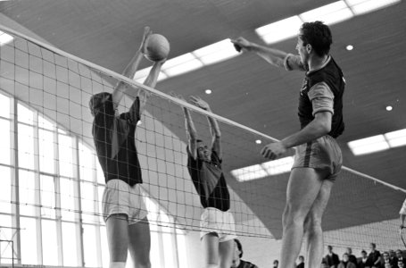 Volleybal Blokkeer tegen Dukla, spelmomenten, Bestanddeelnr 918-9374