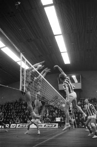 Volleybal Blokkeer tegen ASZ (Polen) spelmomenten, Bestanddeelnr 921-9693