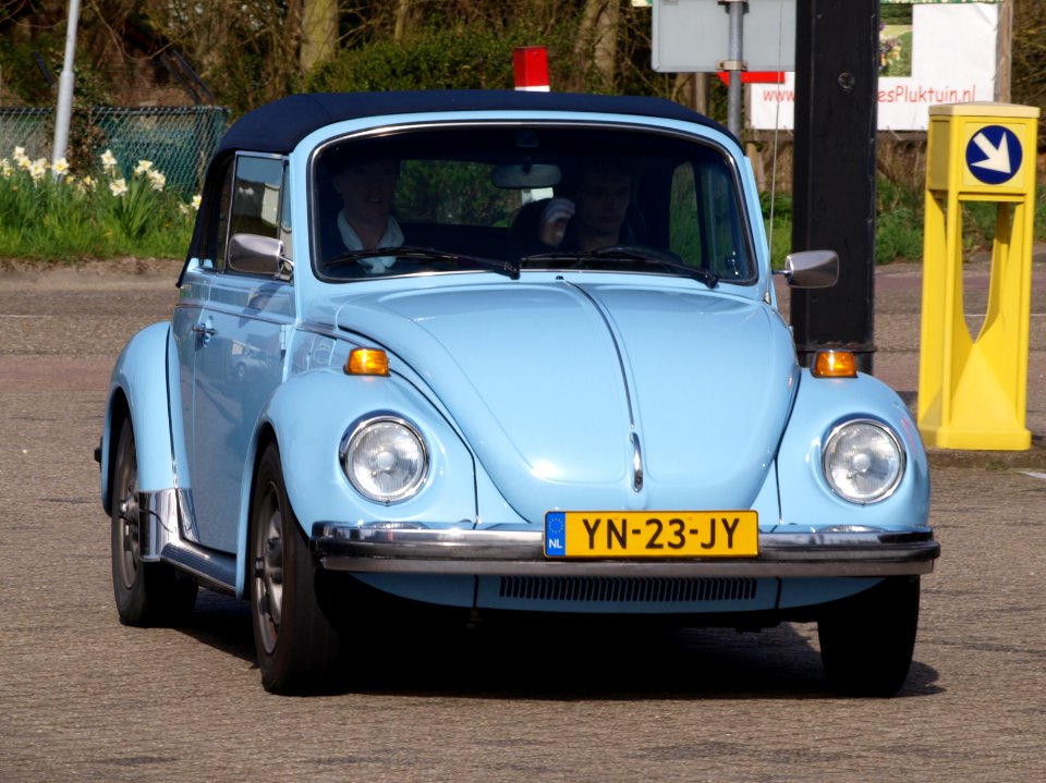 Volkswagen 1303 cabriolet, Dutch registration YN-23-JY