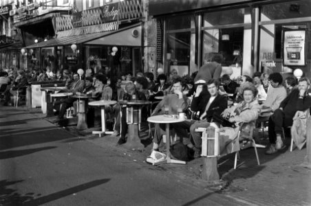 Volle terrasjes op het Leidseplein door het mooie najaarsweer, Bestanddeelnr 933-1326