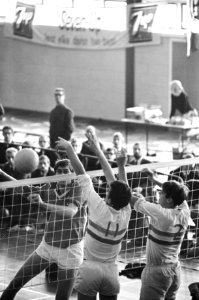 Volleybal, Blokker tegen HML, Frank Constandse geeft ha smash langs Schipper (11, Bestanddeelnr 920-9179