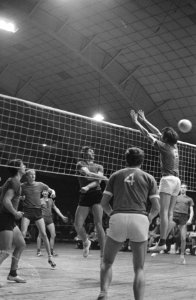 Volleybalwedstrijd AMVJ-Blokkeer spelmomenten, Bestanddeelnr 922-2237