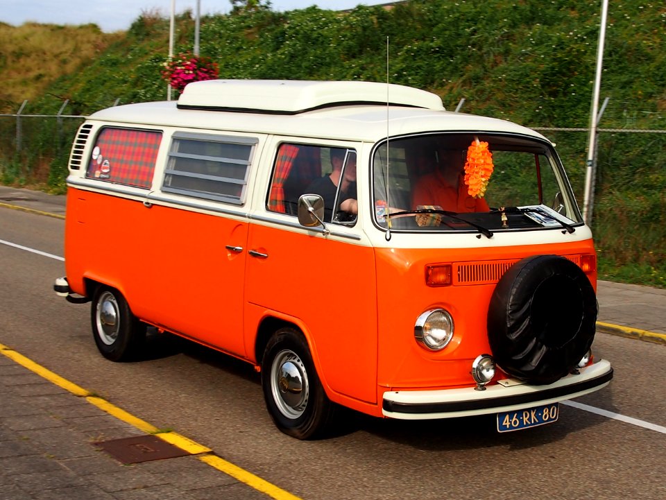 Volkswagen 24 bus, licence 46-RK-80