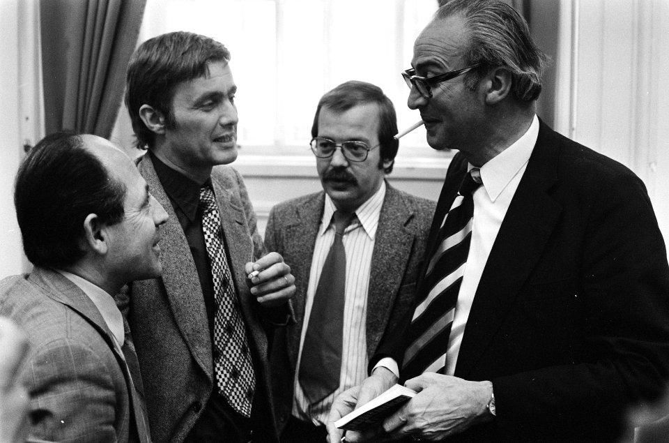 Vlnr de Kamerleden Waltmans (PPR), Dankert (PvdA), Ter Beek (PvdA) en minister V, Bestanddeelnr 927-9714
