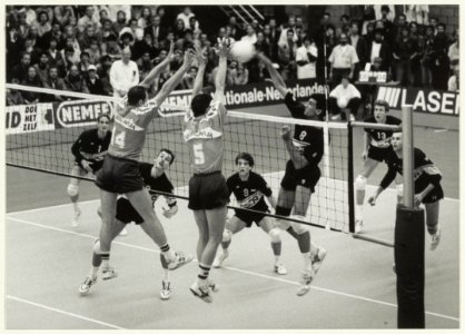 Volleybalwedstrijd Nederland-Joegoslavië in de Beijneshal. NL-HlmNHA 54032151