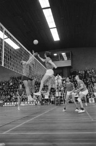 Volleybalwedstrijd Blokkeer-AMVJ spelmomenten, Bestanddeelnr 921-8824