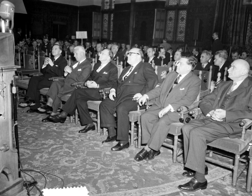 Vlnr. Coudenhove-Kalgeri, prof. Schlichting, Alcide de Gasperi, Paul Henri Spaa, Bestanddeelnr 906-0221